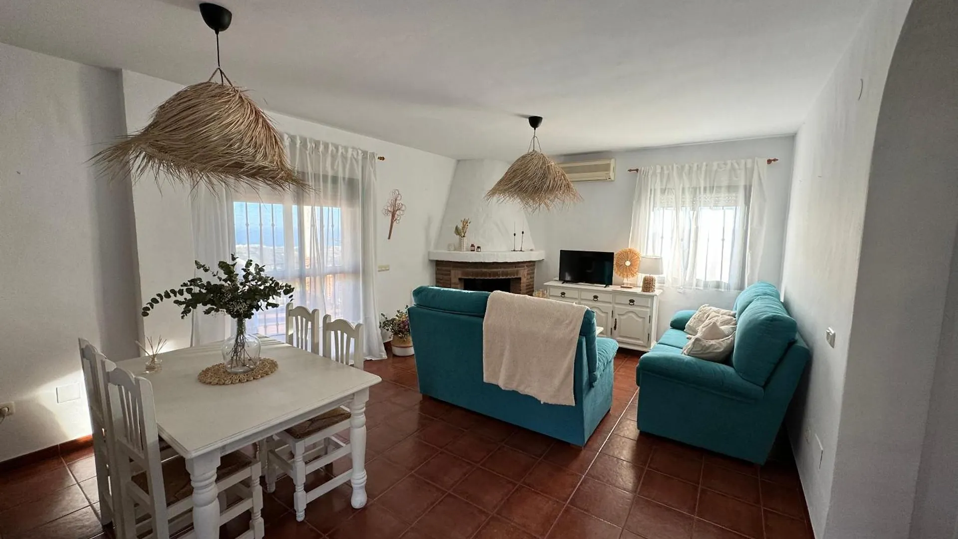 Villa En Frigiliana Con Piscina, Jacuzzi Y Espectaculares Vistas