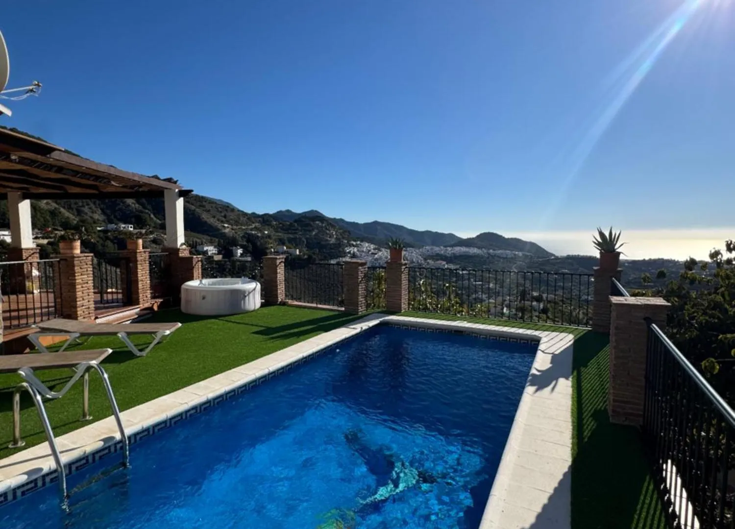 Villa En Frigiliana Con Piscina, Jacuzzi Y Espectaculares Vistas
