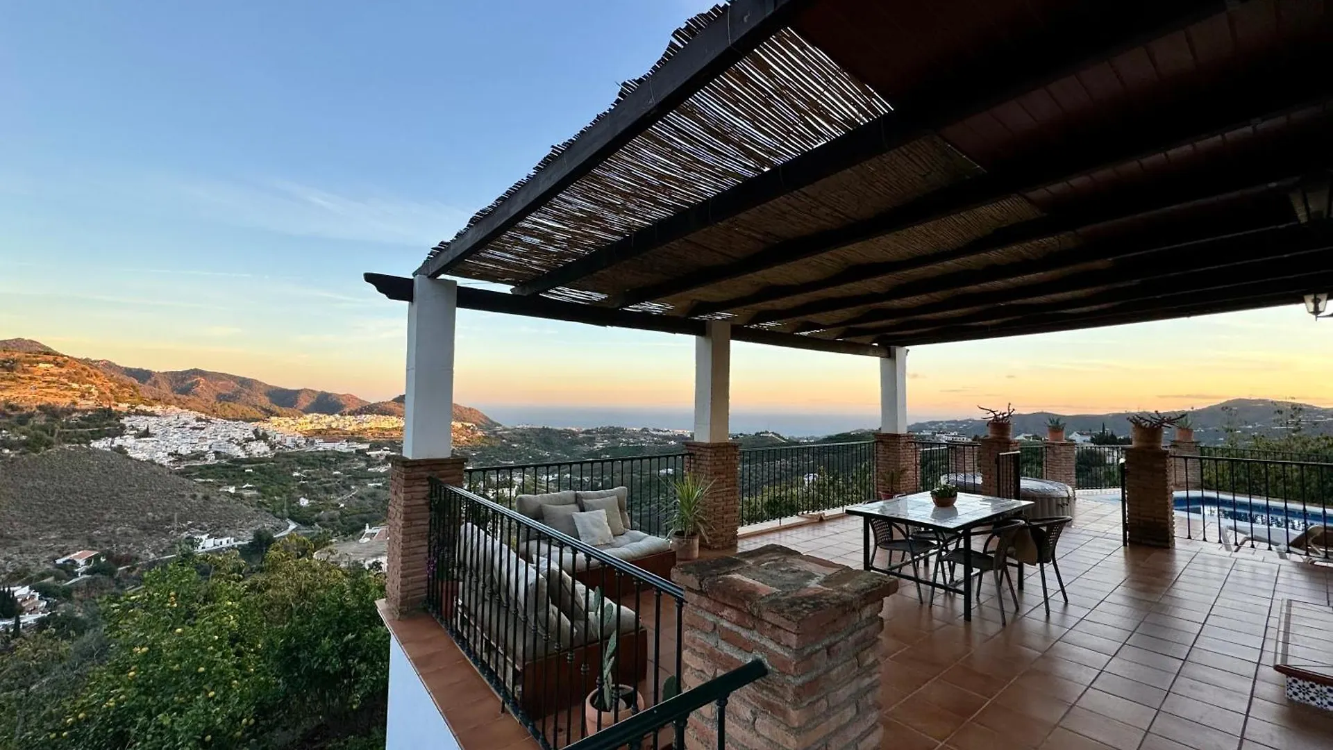 Villa En Frigiliana Con Piscina, Jacuzzi Y Espectaculares Vistas